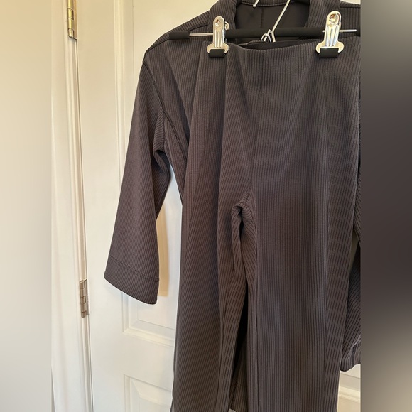 Lululemon soft stream, pants and matching jacket. - Picture 3 of 15